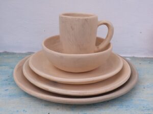 JUEGO DE PLATOS Y TAZA