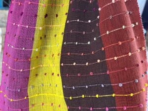 Morral en telar bordado a mano