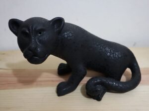 Mini  Jaguar sentado 12x30 cms